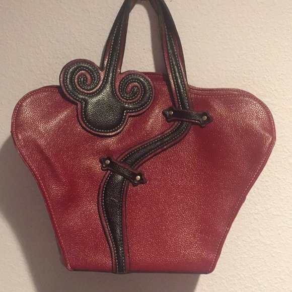Red purse with black scroll detail - Picture 1 of 3